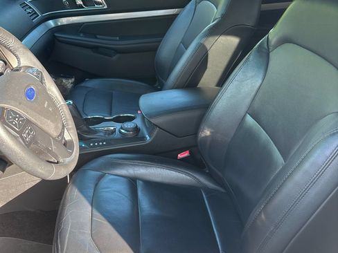 Used 2016 Ford Explorer XLT w/ Equipment Group 202A AWD/4WD image 5