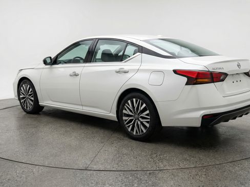 Used 2025 Nissan Altima 2.5 SV FWD image 6