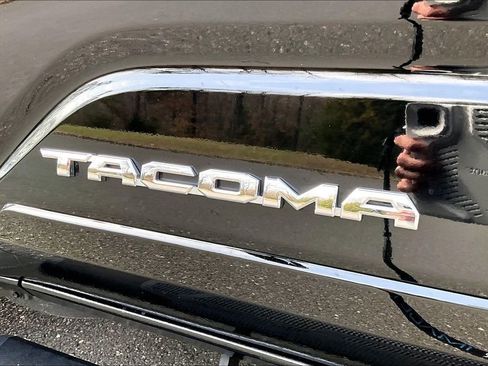 Used 2025 Toyota Tacoma SR5 image 25