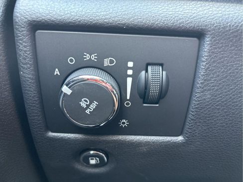 Used 2015 Jeep Grand Cherokee Limited w/ Luxury Group II image 25