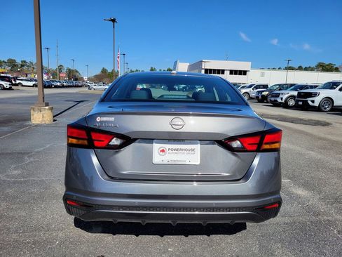 Used 2025 Nissan Altima 2.5 SV image 4