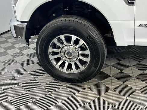 Used 2022 Ford F250 Lariat w/ FX4 Off-Road Package image 13