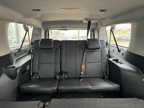 Used 2019 Chevrolet Suburban LT image 11
