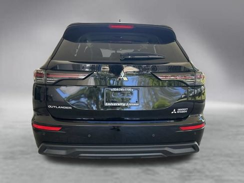 Used 2025 Mitsubishi Outlander ES FWD image 29