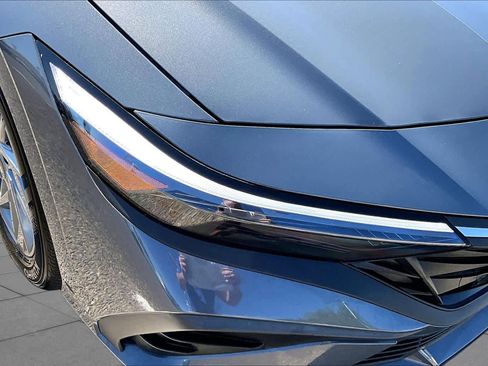 Used 2025 Hyundai Elantra Hybrid FWD image 27