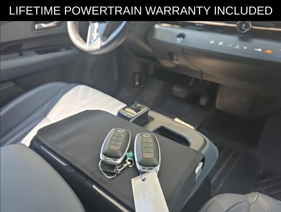 Used 2024 Nissan Ariya AWD image 11