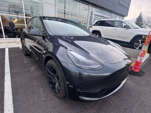 Used 2025 Tesla Model Y Long Range AWD/4WD image 2