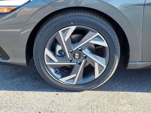 New 2026 Hyundai Elantra Limited FWD image 15