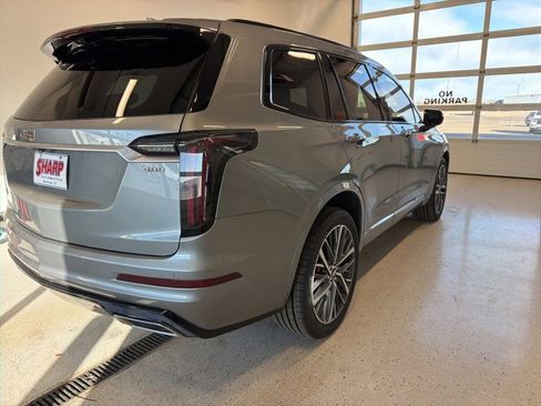 Used 2023 Cadillac XT6 Sport w/ Technology Package image 9