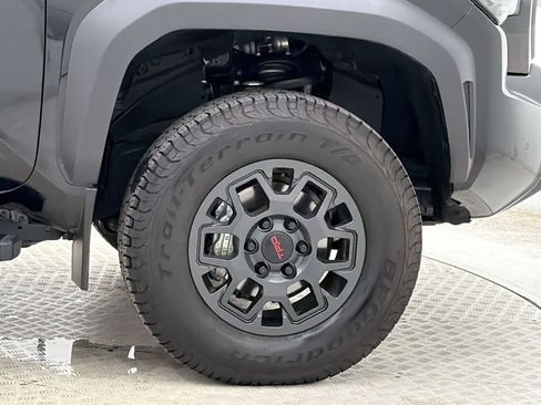 Used 2024 Toyota Tacoma PreRunner w/ TRD Prerunner Upgrade Package RWD image 13