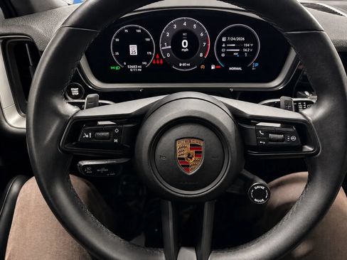 Used 2024 Porsche Cayenne S AWD/4WD image 31