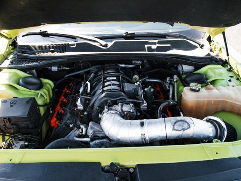 Used 2015 Dodge Challenger R/T w/ Quick Order Package 22B R/T RWD image 28
