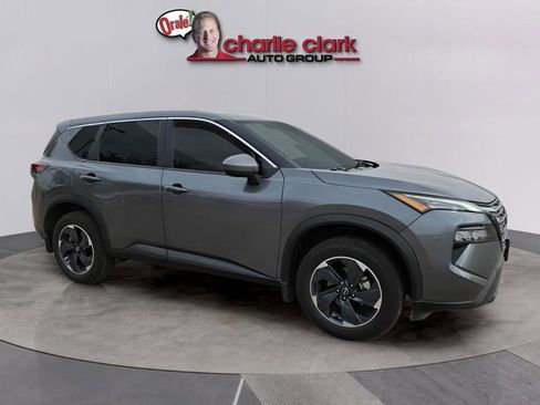 Certified 2025 Nissan Rogue SV FWD image 8