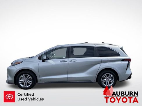 Used 2024 Toyota Sienna Platinum AWD/4WD image 5