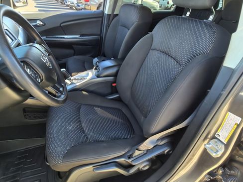 Used 2019 Dodge Journey SE image 14