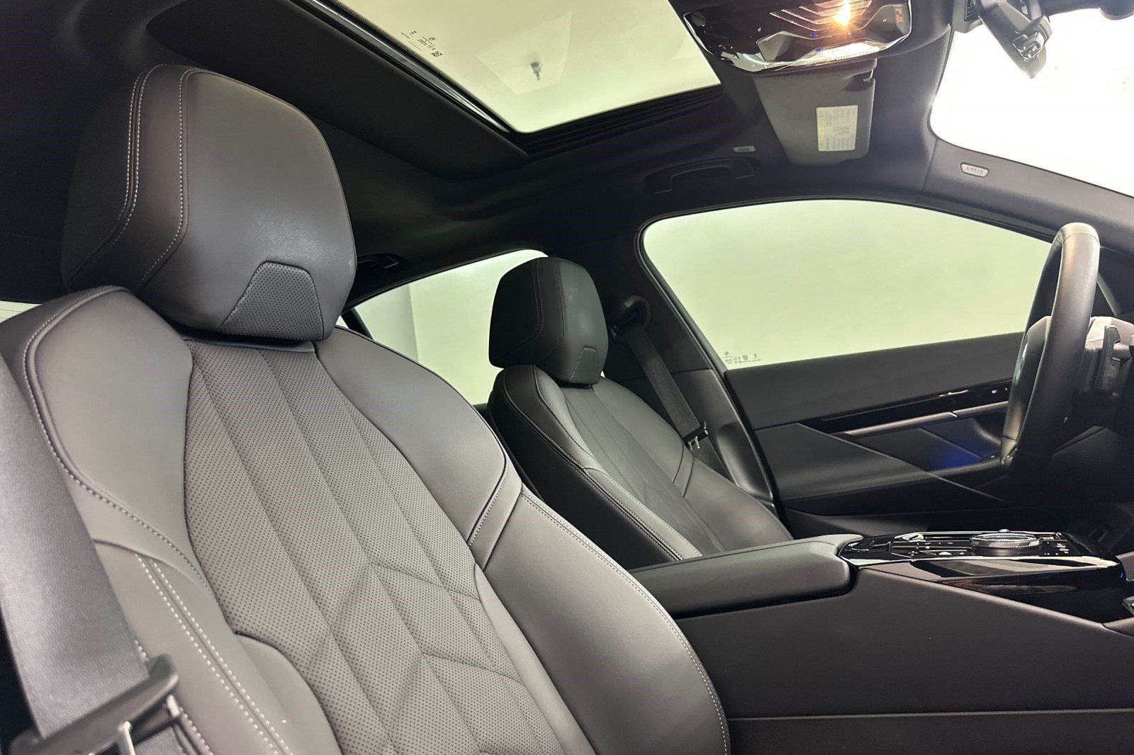 Used 2024 BMW 530i w/ M Sport Package RWD image 27