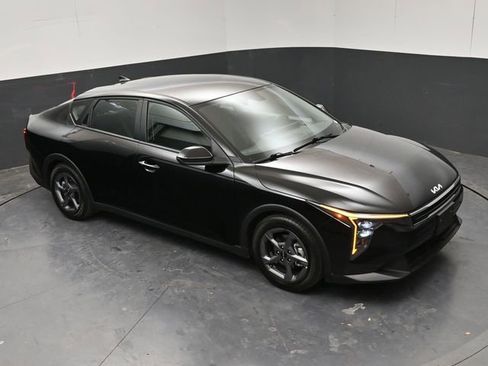 Used 2025 Kia K4 LXS image 17