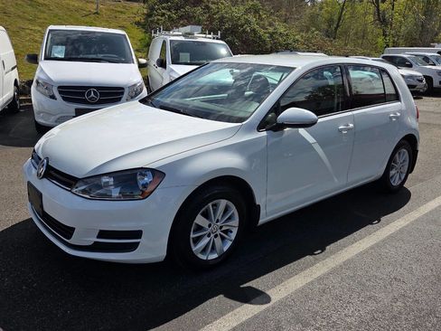 Used 2017 Volkswagen Golf S image 3