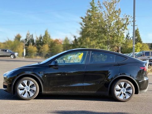 Used 2023 Tesla Model Y Long Range AWD/4WD image 2