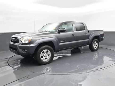 Used 2015 Toyota Tacoma 4x4 Double Cab w/ TRD Off-Road Package image 2