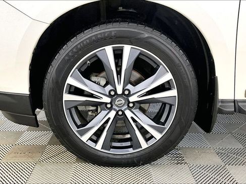 Used 2018 Nissan Pathfinder Platinum image 8