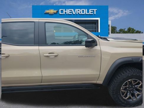 Used 2024 Chevrolet Colorado ZR2 w/ Technology Package AWD/4WD image 35