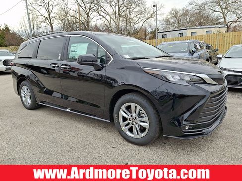 New 2026 Toyota Sienna XLE image 1