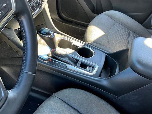 Used 2018 Chevrolet Equinox LT image 14