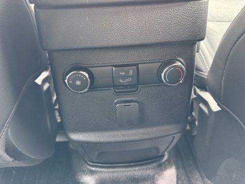 Used 2018 Ford Explorer XLT w/ Equipment Group 202A image 35