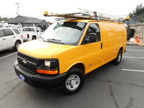 Used 2005 Chevrolet Express 3500 3500 Cargo Van Roof Rack Tow P image 4