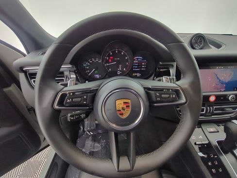 Certified 2026 Porsche Macan AWD/4WD image 18