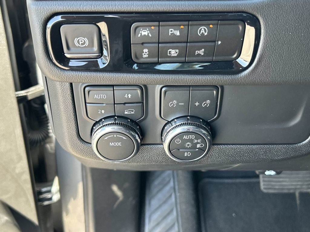 New 2026 GMC Yukon Elevation AWD/4WD image 18