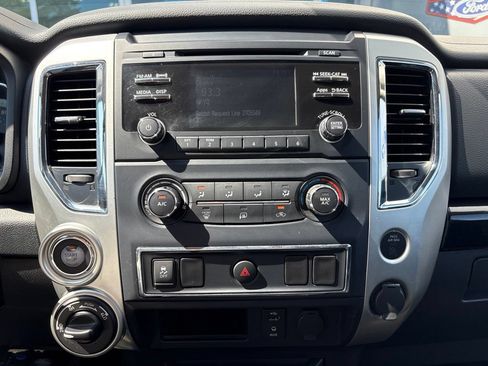 Used 2017 Nissan Titan SV AWD/4WD image 17