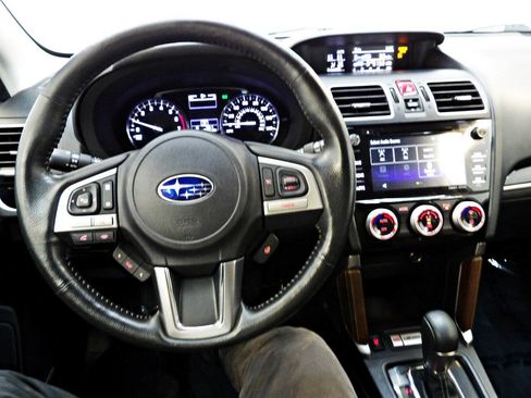 Used 2017 Subaru Forester 2.5i Touring AWD/4WD image 18