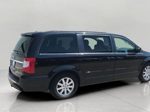 Used 2016 Chrysler Town & Country LX FWD image 19