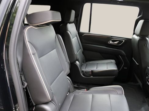 Used 2021 Chevrolet Suburban Premier w/ Premium Package RWD image 21
