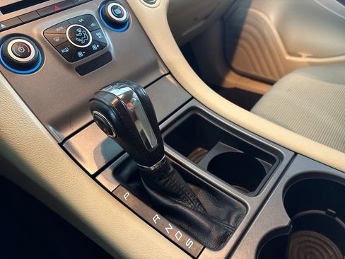 Used 2018 Ford Taurus SEL image 24