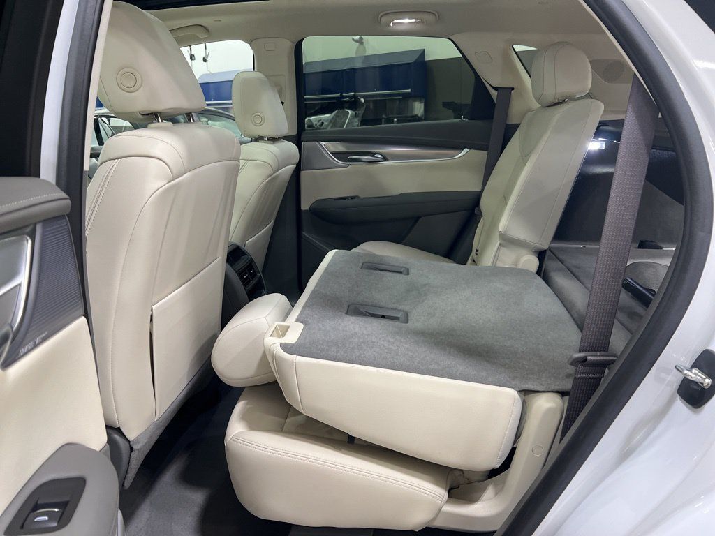 Used 2023 Cadillac XT5 Premium Luxury AWD/4WD image 13