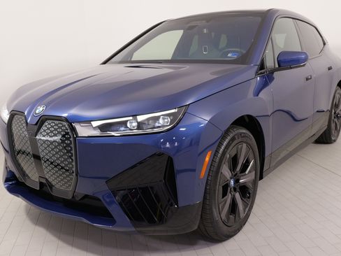 Used 2024 BMW iX xDrive50 w/ Premium Package image 4