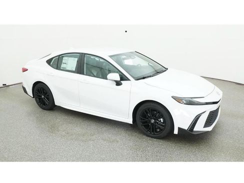 Used 2026 Toyota Camry SE FWD image 12
