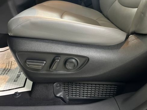 Used 2024 Toyota Sienna XLE image 50