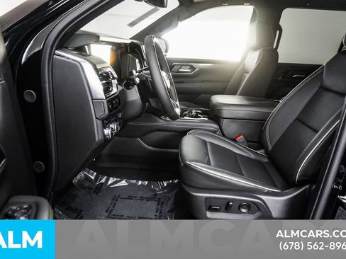 Used 2025 GMC Yukon Elevation AWD/4WD image 16