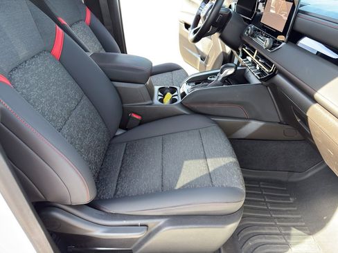 Used 2024 Chevrolet Colorado Z71 w/ Z71 Convenience Package 2 image 29