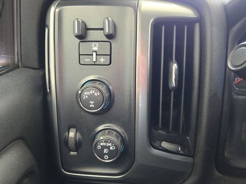 Used 2018 Chevrolet Silverado 1500 LT w/ All Star Edition image 21