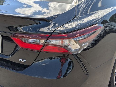 Used 2023 Toyota Camry SE FWD image 12