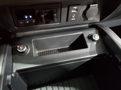 Used 2017 Nissan Titan Platinum Reserve RWD image 36