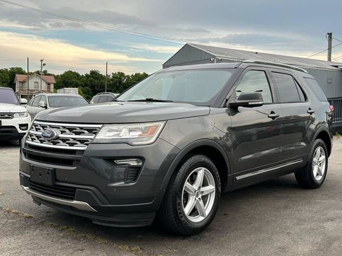 Used 2018 Ford Explorer XLT w/ Equipment Group 202A FWD image 6