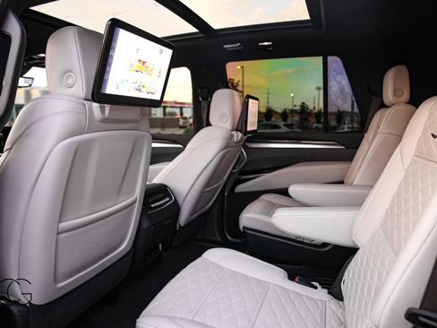 Used 2025 Cadillac Escalade V w/ LPO, ONYX Package AWD/4WD image 29