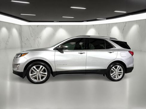 Used 2020 Chevrolet Equinox Premier image 2