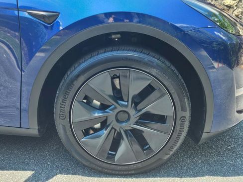 Used 2024 Tesla Model Y Long Range RWD image 17